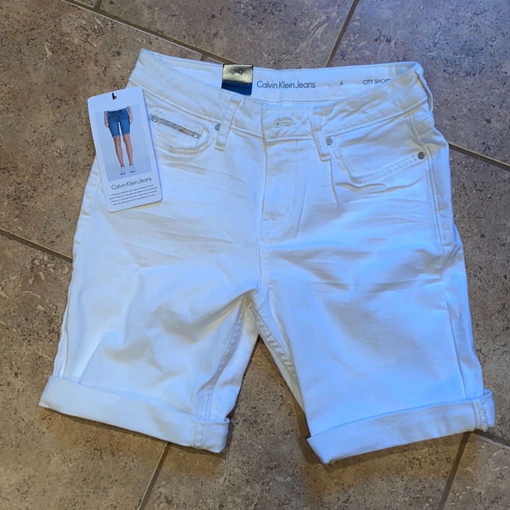 White Calvin Klein Bermuda shorts